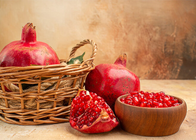 top view pomegranate a pomegranate was put into 2022 03 22 14 36 14 utc99 658x470