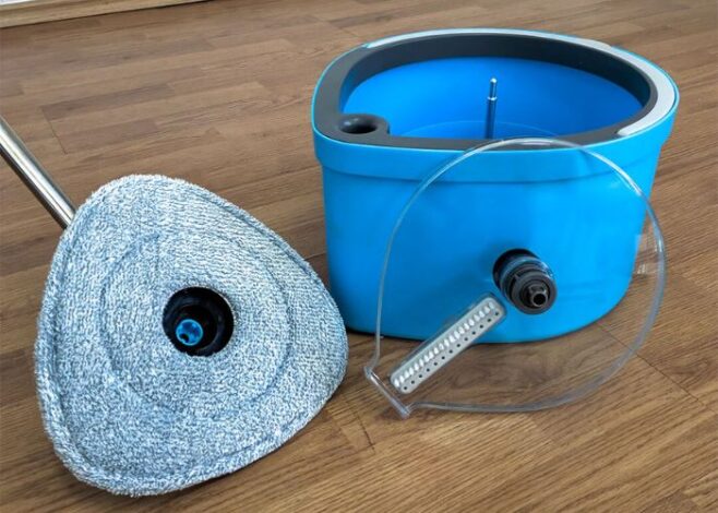 Spin mop dual chamber