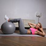 zena vjezba pilates lopta